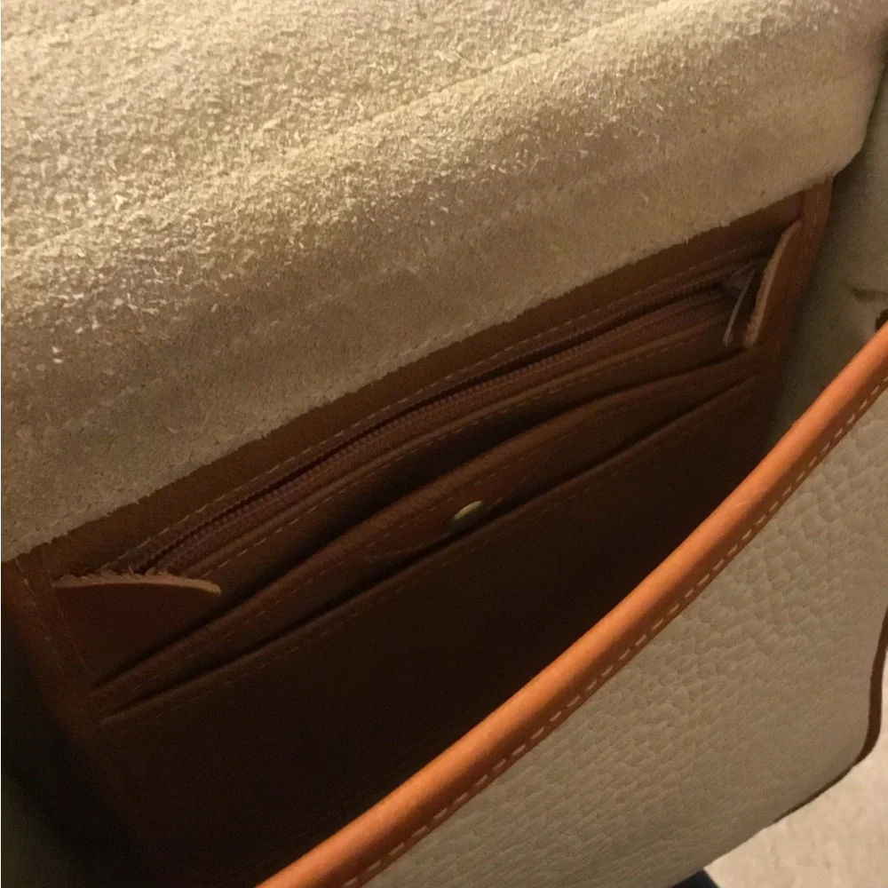 Dooney&Bourke all weather pebbled leather cross body bag like new condition - Picture 4 of 9